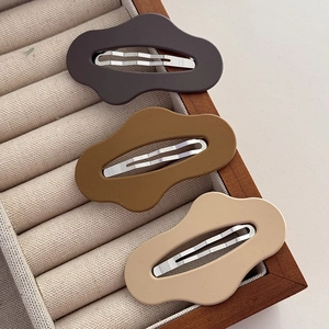Three-piece set of matte wave-edged cloud hair clips in coffee, caramel, and beige shades