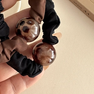 Elastic scrunchies with leopard print resin beads in black and brown pleated fabric