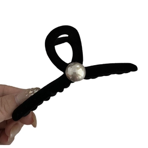 Elegant black flocked hair claw clip with a large central pearl for women's hairstyles