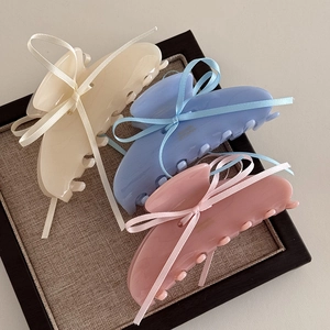 Grandi mollette per capelli eleganti con nastri di seta in crema, blu e rosa