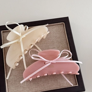 Elegante set di mollette per capelli color crema e rosa con fiocchi in stile boutique retrò