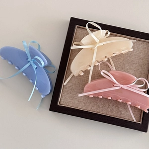 Tre pinze per capelli con fiocco in blu, crema e rosa con finitura in resina lucida