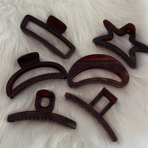 Lot de pinces à cheveux à motif écaille de tortue marron au fini mat élégant