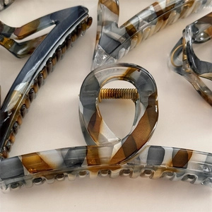 Elegant tortoiseshell acetate hair claw clip with vintage marble texture and gold spring