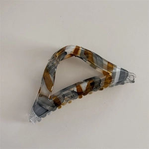 Detailed top view of the triangular acetate hair claw clip with marble texture