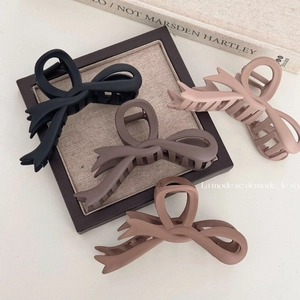 Large Matte Ribbon Bowknot Hair Claw Clip For Women Maillard Color Shark Clip Elegant Resin Hairpin Headwear Accessories