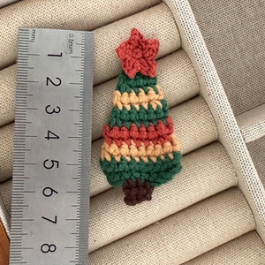 Barrette sapin de Noël tricotée à la main en laine verte avec étoile rouge, 6cm de long