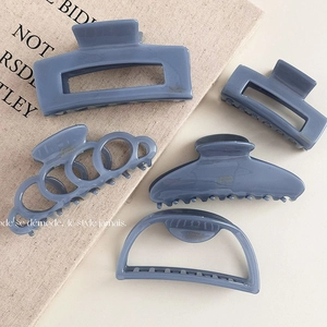 Pince à Cheveux Crabe en Acétate Bleu Brume Française pour Femmes Grande Pince Géométrique Ajourée Élégant Accessoire Cheveux