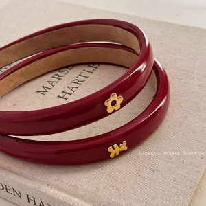 Serre-Tête Femme Élégant Rouge En Cuir Verni Minimaliste Alliage D'Or Fleur Ours Décoration Nouvel An Fête Accessoires Cheveux