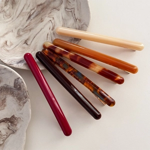 Lot de six barrettes en acétate aux couleurs marbrées et unies variées pour femmes