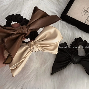 Chouchous en Cuir PU Plissé Style Maillard avec Nœud Élastiques à Cheveux pour Femmes Filles Accessoires de Cheveux Doux Faits à la Main