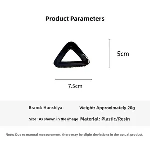 Detailed view of 7.5cm black triangular hair claw clip with specific dimensions and weight