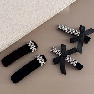 Barrettes à cheveux vintage en velours avec nœud et cristaux sur cuir premium