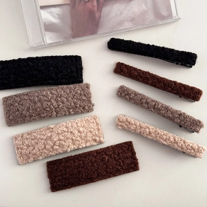 Set di fermagli per capelli in lana d'agnello con stili rettangolari e sottili in toni terra