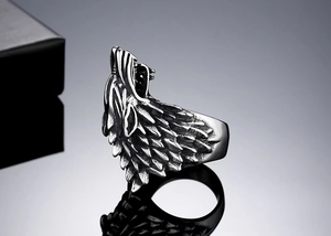 Detailed side profile of a vintage silver wolf head ring with intricate fur textures