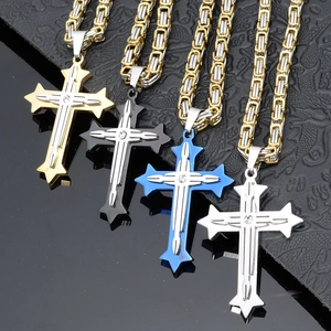 Collier croix en acier inoxydable à trois couches avec chaîne byzantine et zircon