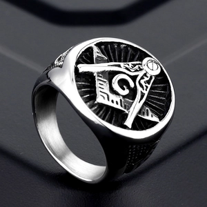 Anillo masónico de hombre en acero de titanio con símbolo de escuadra y compás
