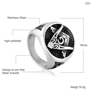 Anillo masónico de acero inoxidable plateado pulido con símbolo de escuadra y compás