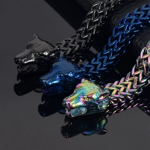 Bracciali da uomo con testa di lupo in acciaio al titanio nero, blu e arcobaleno