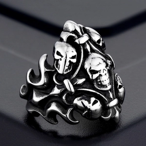 Retro gothic skull ring for men with vintage silver finish and detailed 3D carving