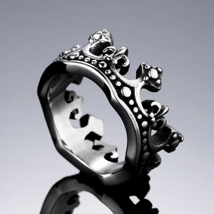 Vintage Gothic Punk Kronenring für Herren aus robustem Edelstahl im Retro-Silber-Look