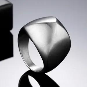 Anello Semplice Geometrico Spazzolato in Acciaio al Titanio per Uomo Donna Stile Industriale Minimalista Anello a Fascia Opaco Lucidato