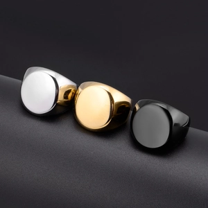 Bagues chevalières rondes minimalistes en acier inoxydable poli argent, or et noir