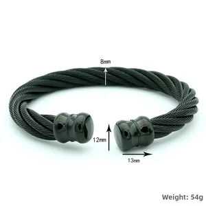 Vista de primer plano del cable trenzado negro de 8mm y puntas de acero industriales