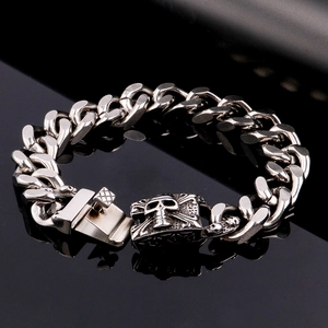 Gothic skull buckle Cuban link bracelet in polished stainless steel for men's fashion