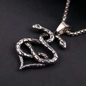 Vintage Stainless Steel Double Snake Heart Pendant Necklace Gothic Punk Style Distressed Finish Box Chain Jewelry For Men Women