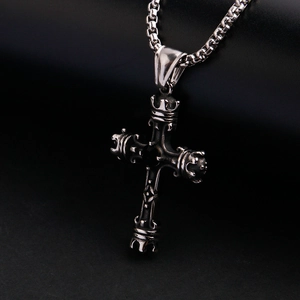 Collier vintage en acier inoxydable pour homme avec croix, pierre noire et couronne
