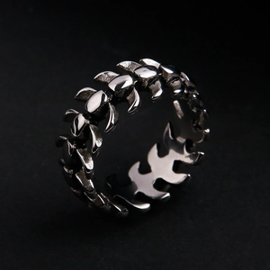 Retro stainless steel fishbone spine ring for men with punk gothic skeletal design