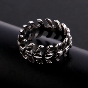 Retro punk stainless steel fish bone ring for men with vintage silver finish and spine design