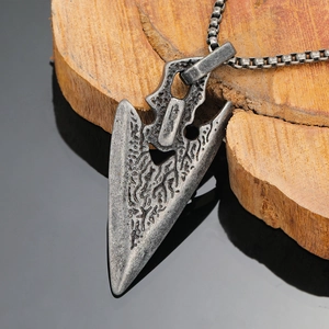 Collar colgante de punta de flecha vintage en plata antigua para hombre con cadena box
