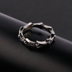 Vintage gothic stainless steel claw ring with antique silver finish and textured pattern