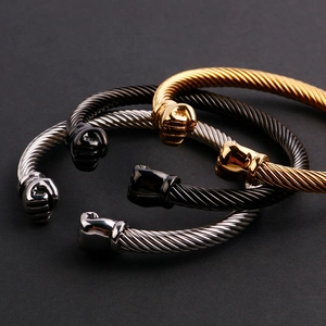 Bracelet Jonc Homme en Acier Titane Forme Poing Câble Torsadé Ouvert Bijoux Punk Personnalisés Bracelet en Métal Poli