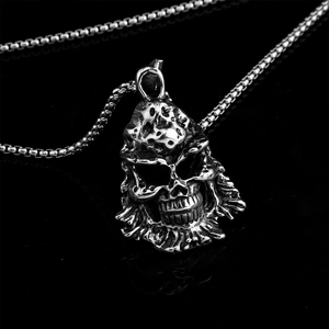Collier Pendentif Tête de Mort Punk Rétro en Acier Inoxydable Bijoux Gothique Squelette Usé pour Hommes Femmes Accessoire Quotidien Fête Cadeau