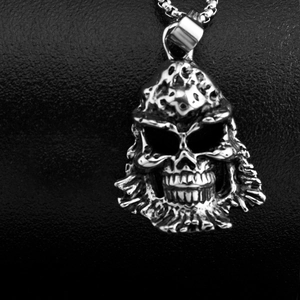 Pendentif tête de mort gothique vintage en acier inoxydable rétro avec un style punk rock