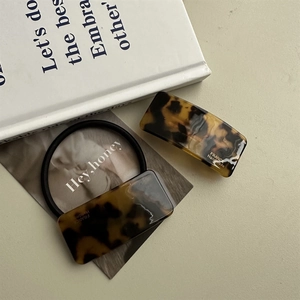 Detail of tortoise shell acetate hair clip and hair tie with France Handmade text