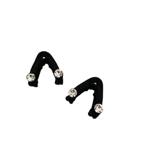 Paire de pinces à cheveux en velours noir en forme de V avec strass brillants pour femme