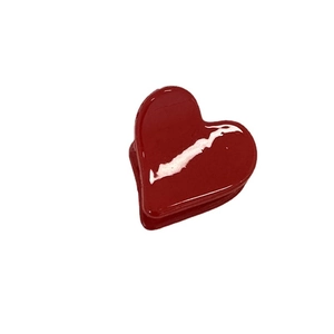 Mini pince à cheveux festive rouge en forme de cœur avec finition brillante élégante