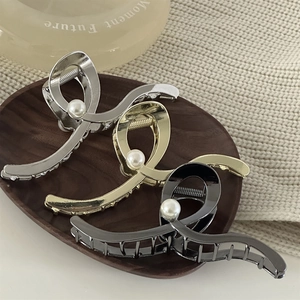 Three-piece set of elegant wave alloy shark hair claws with white pearls for women