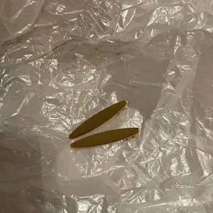 Barrettes à cheveux ovales minimalistes en métal doré mat avec fermeture à clip