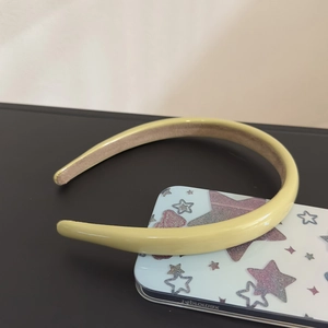 Detail of yellow padded leather headband with soft non-slip velvet lining
