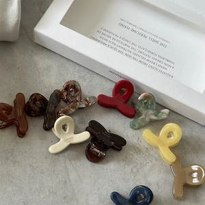 Mini pinces à cheveux en acétate coloré avec inscription dorée et motifs artistiques