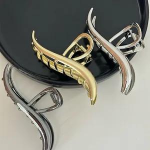 Minimalist Large Wave Metal Hair Claw Streamline Shark Clip Elegant Glossy Alloy Hairpin Headpiece For Women Hair Accessories