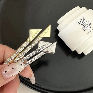 Set of four rhinestone hair clips with Lucky engraving in gold and silver finish