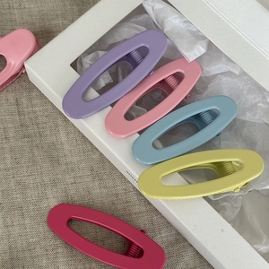 Set di mollette ovali colorate con clip a becco d'anatra opache in tonalità pastello