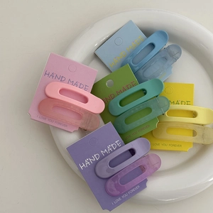 Lot de barrettes ovales évidées aux couleurs macaron sur cartes de présentation