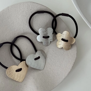 Élastiques à Cheveux Minimalistes en Alliage Métal Brossé Coeur Fleur pour Femmes Scrunchies Coréens Haute Élasticité Or Argent